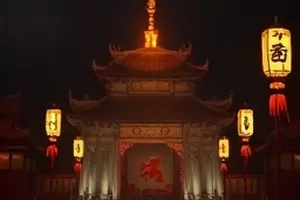 生活剧《春日解冻》封面，初春河面裂开的第一道冰缝