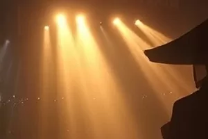 科幻剧《星轨之外》封面,环形空间站与深蓝色星轨